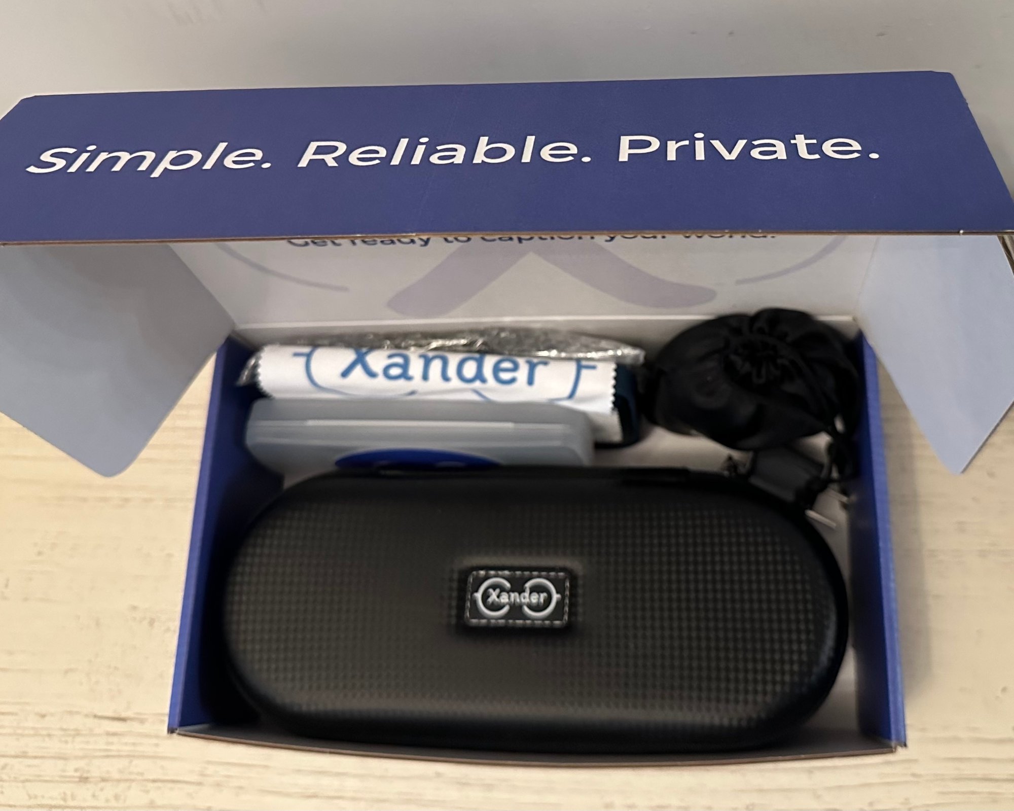 Bộ XanderGlasses II gồm kính phụ đề, thiết bị xử lý và phụ kiện